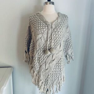 H&M Oatmeal Cable Knit Poncho Shawl Pom Pom Accent Fringe Hem, One-Size